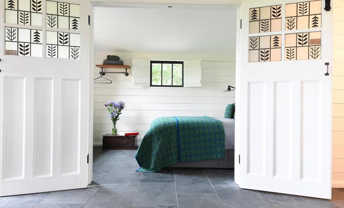 Walden sleeps 4, with two double bedrooms, one with an extra single bunk. The bright studio kitchen has dining for 4 and is fully equipped. There is a